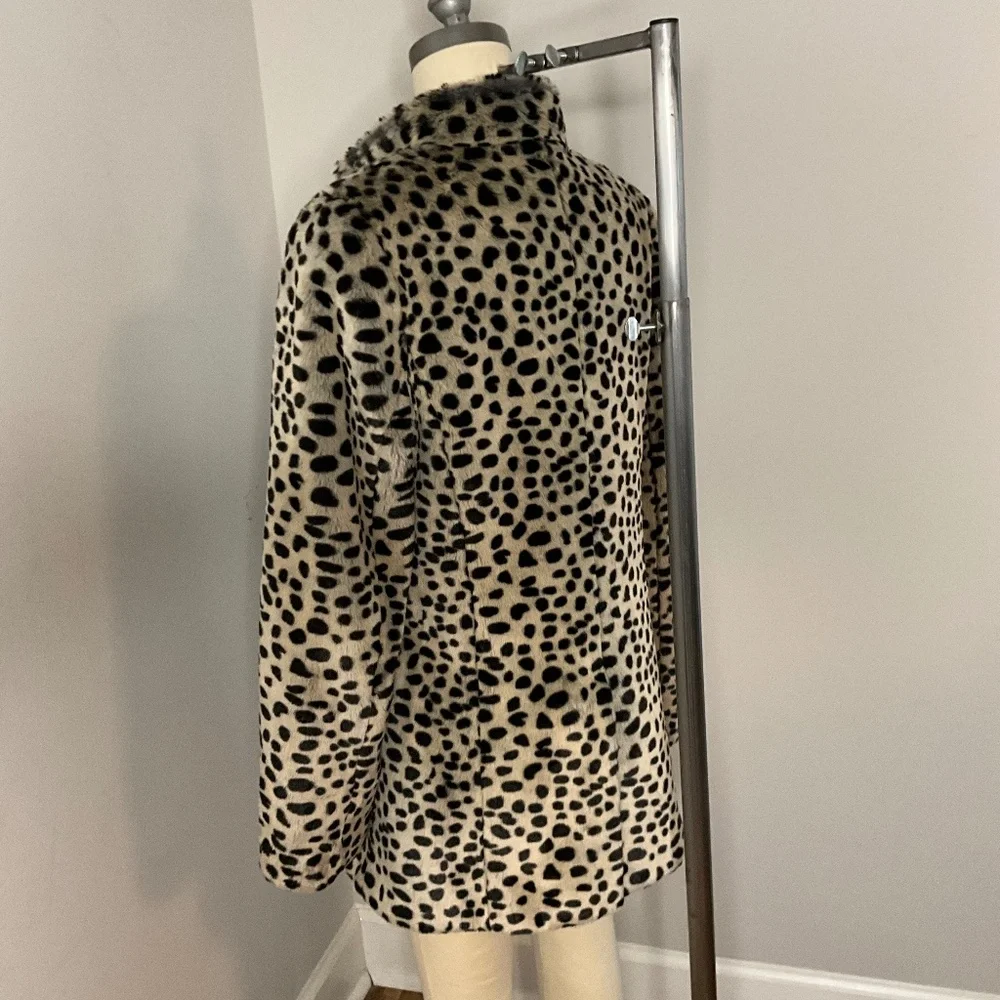 **FALL SALE** Victoria Secret’s Cheetah Print Coat - Picture 3 of 6
